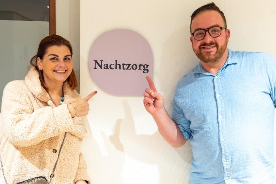 twee nachtzorg begeleiders